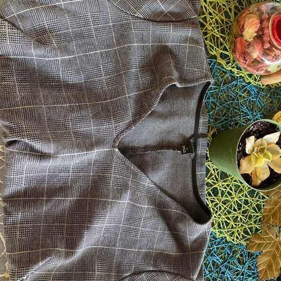 💜Ann Taylor long sleeve gray plaid shirt - Picture 4 of 4